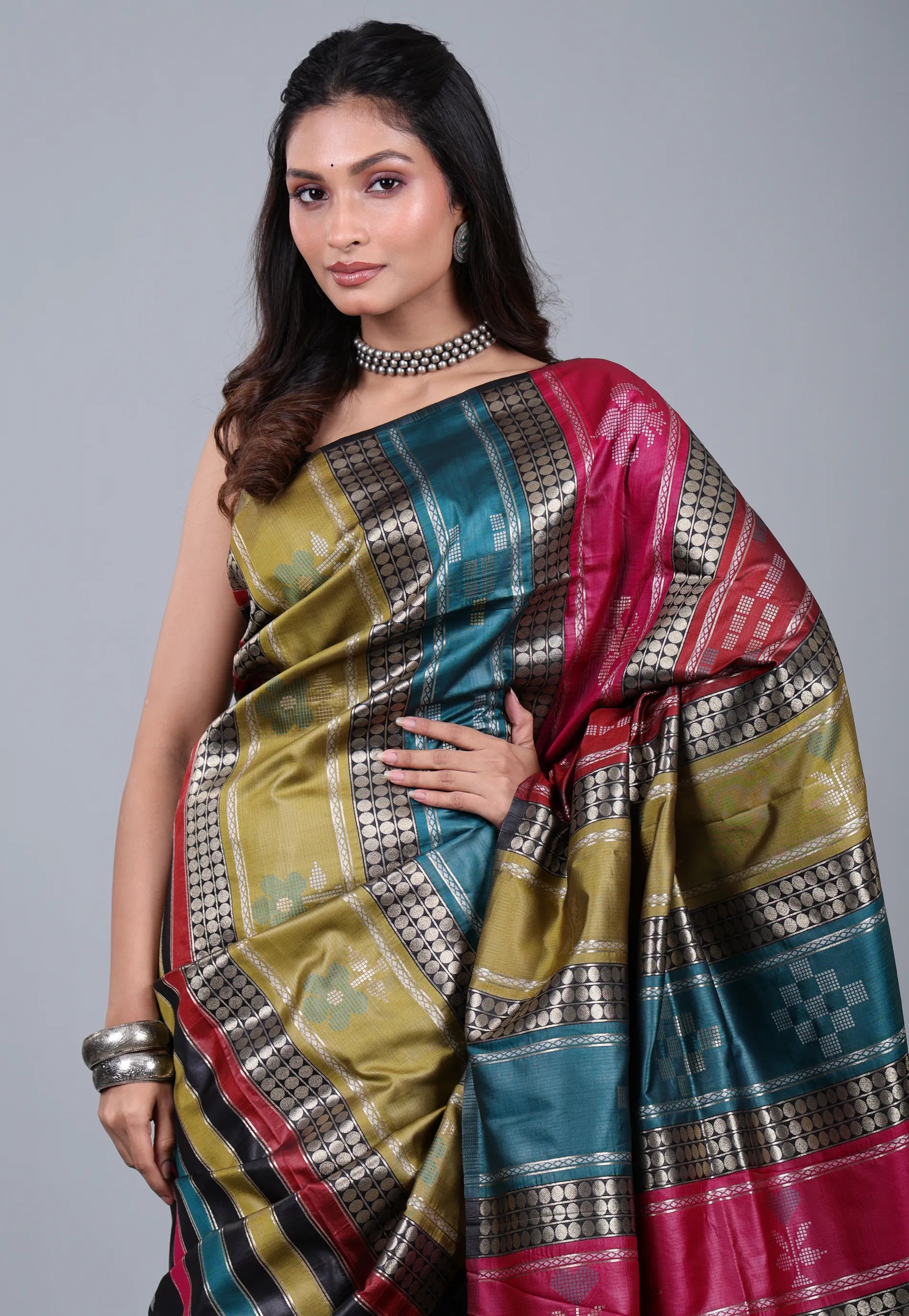 Black Behrampur Ikkat Silk Saree With Blouse Piece - Adi Akshoy & Co.