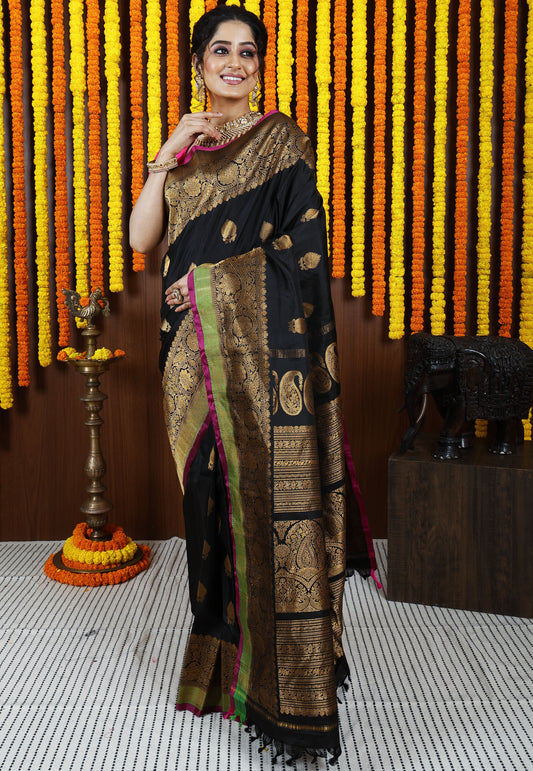 Black Gadwal Pure Silk Saree With Blouse Piece