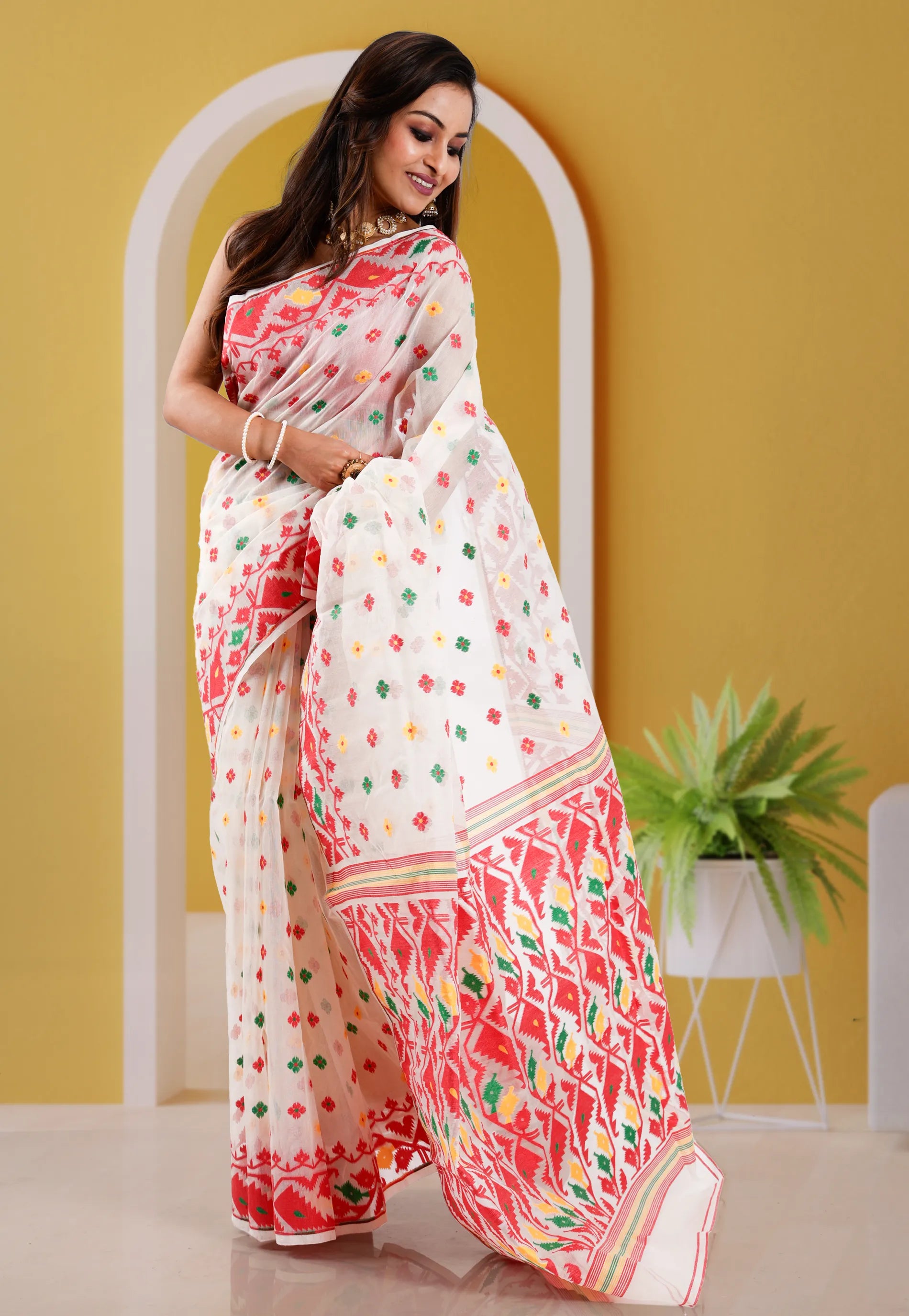 Off White Dhakai Jamdani Cotton Saree without Blouse Piece