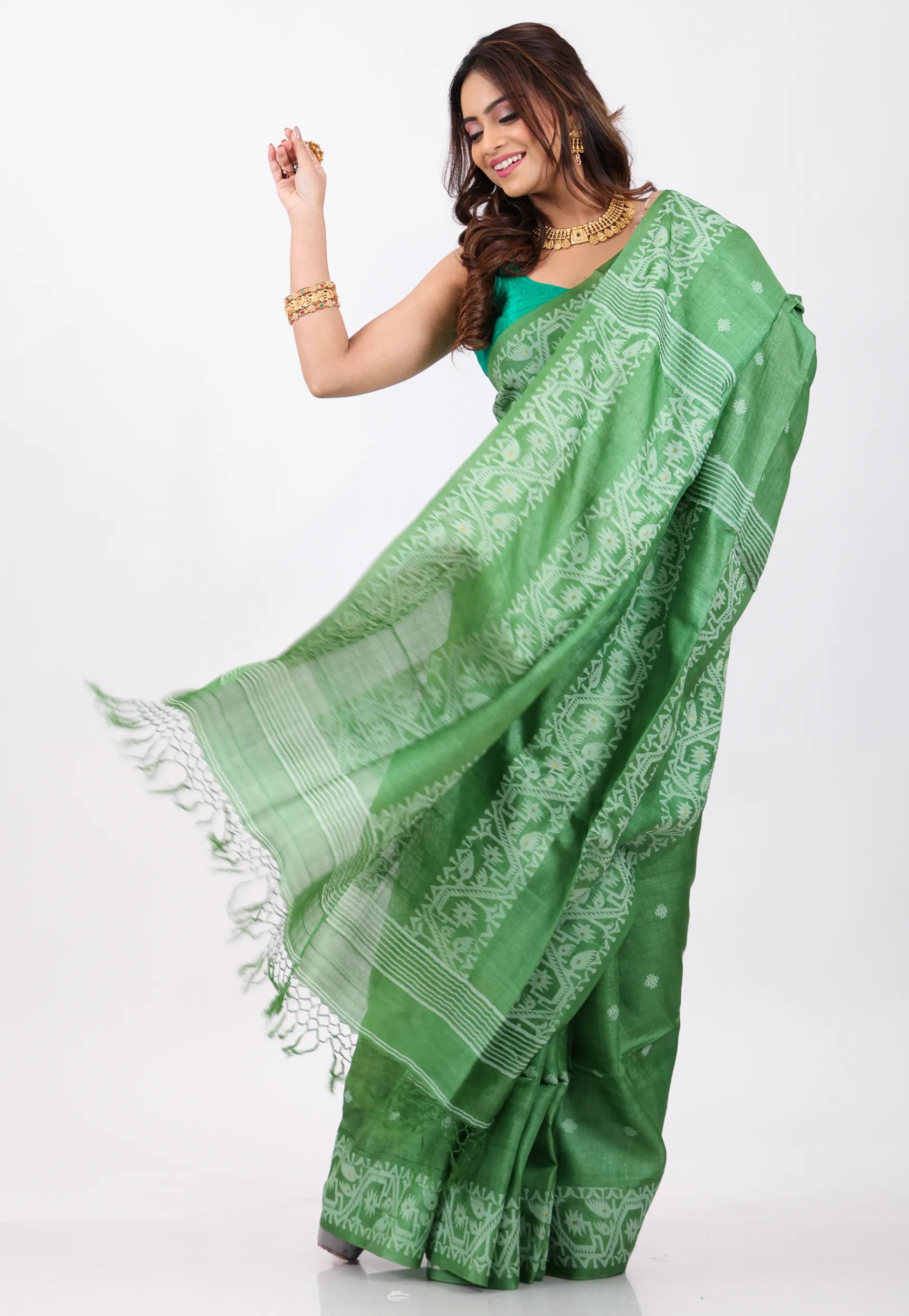 Pesta Green Pure Tussar Dhakai Jamdani Saree with Blouse Piece - Adi Akshoy & Co.