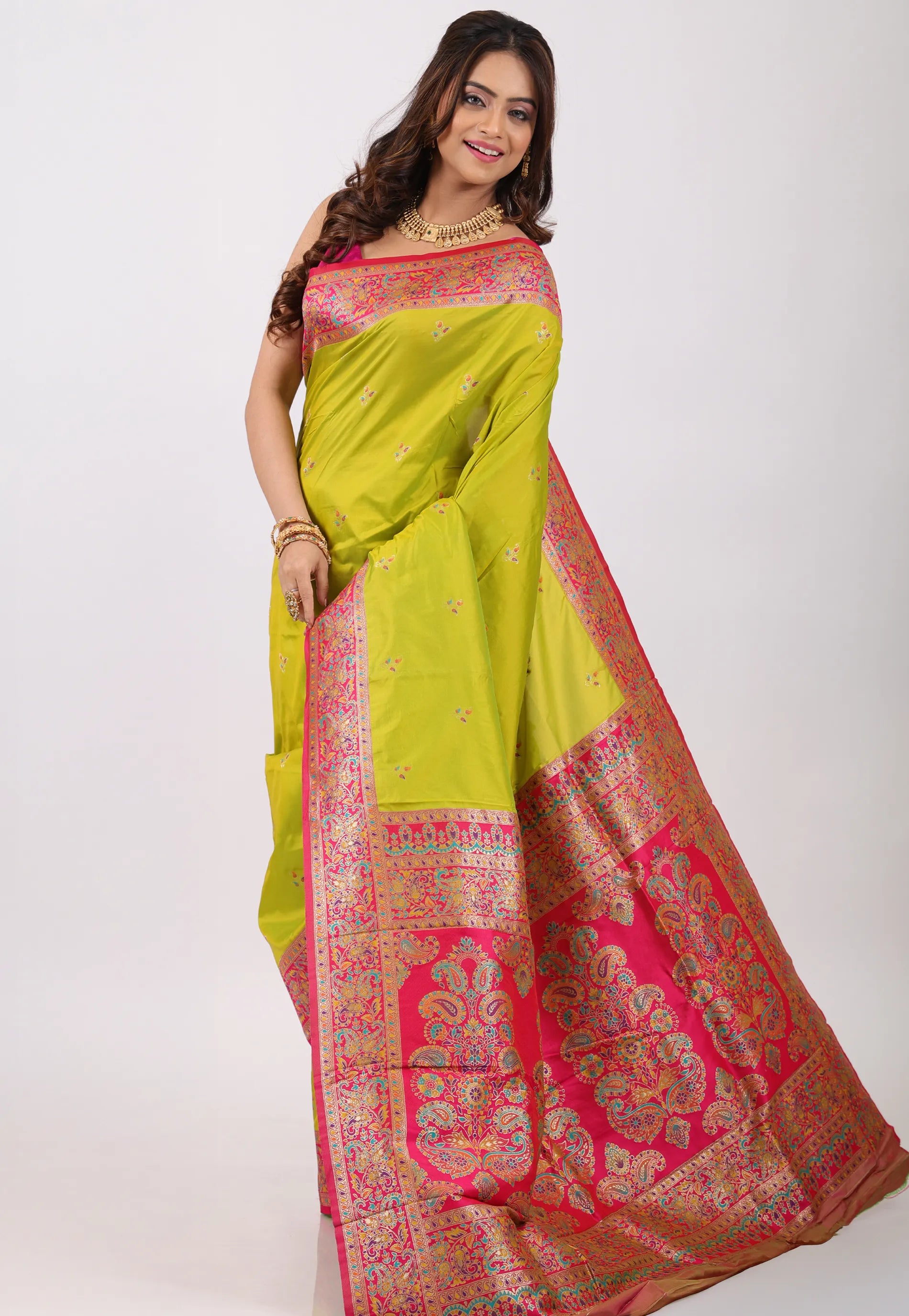 Parrot Green Kanjivaram Silk Saree With Blouse Piece - Adi Akshoy & Co.