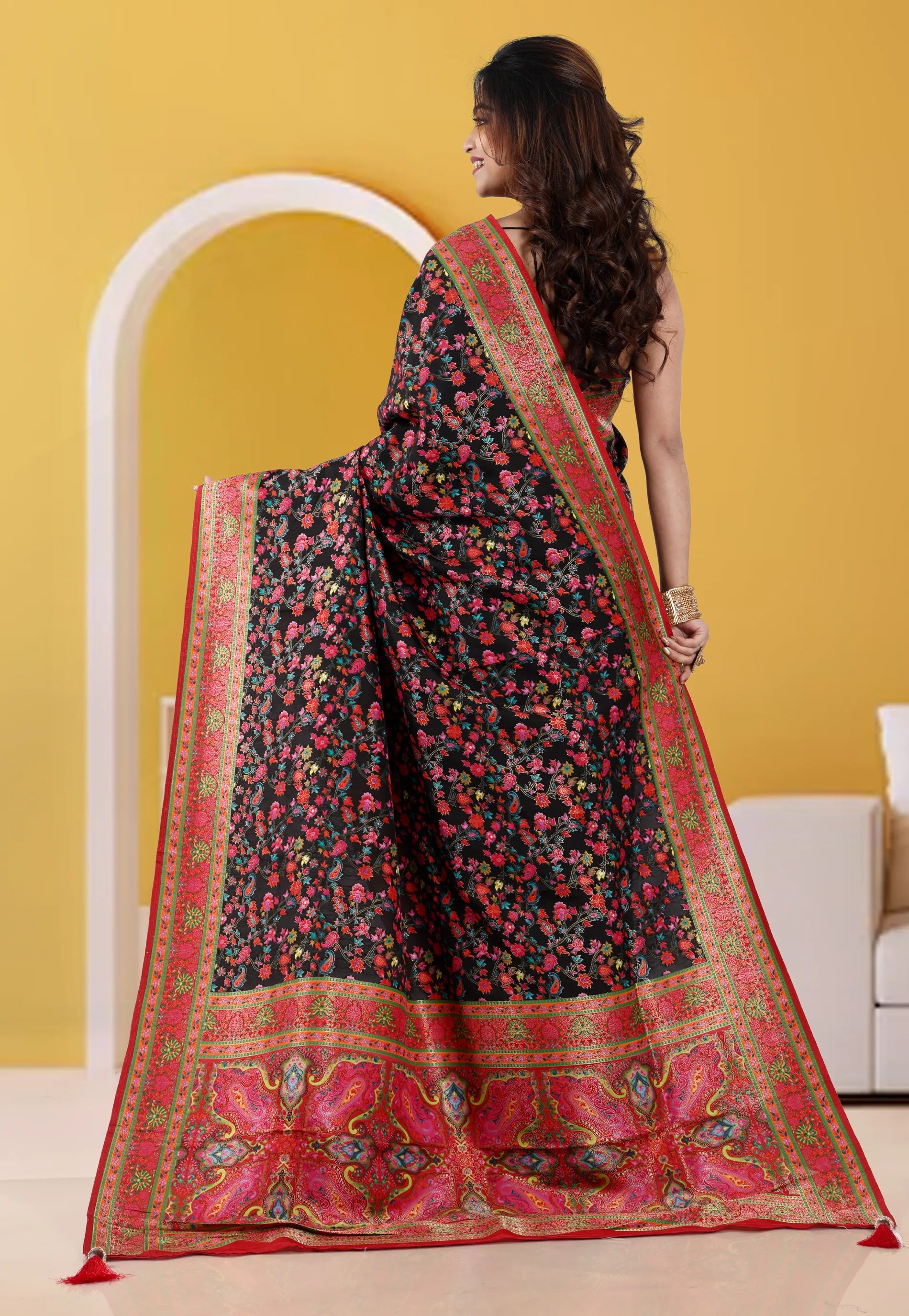 Black Kani Silk Saree With Blouse Piece