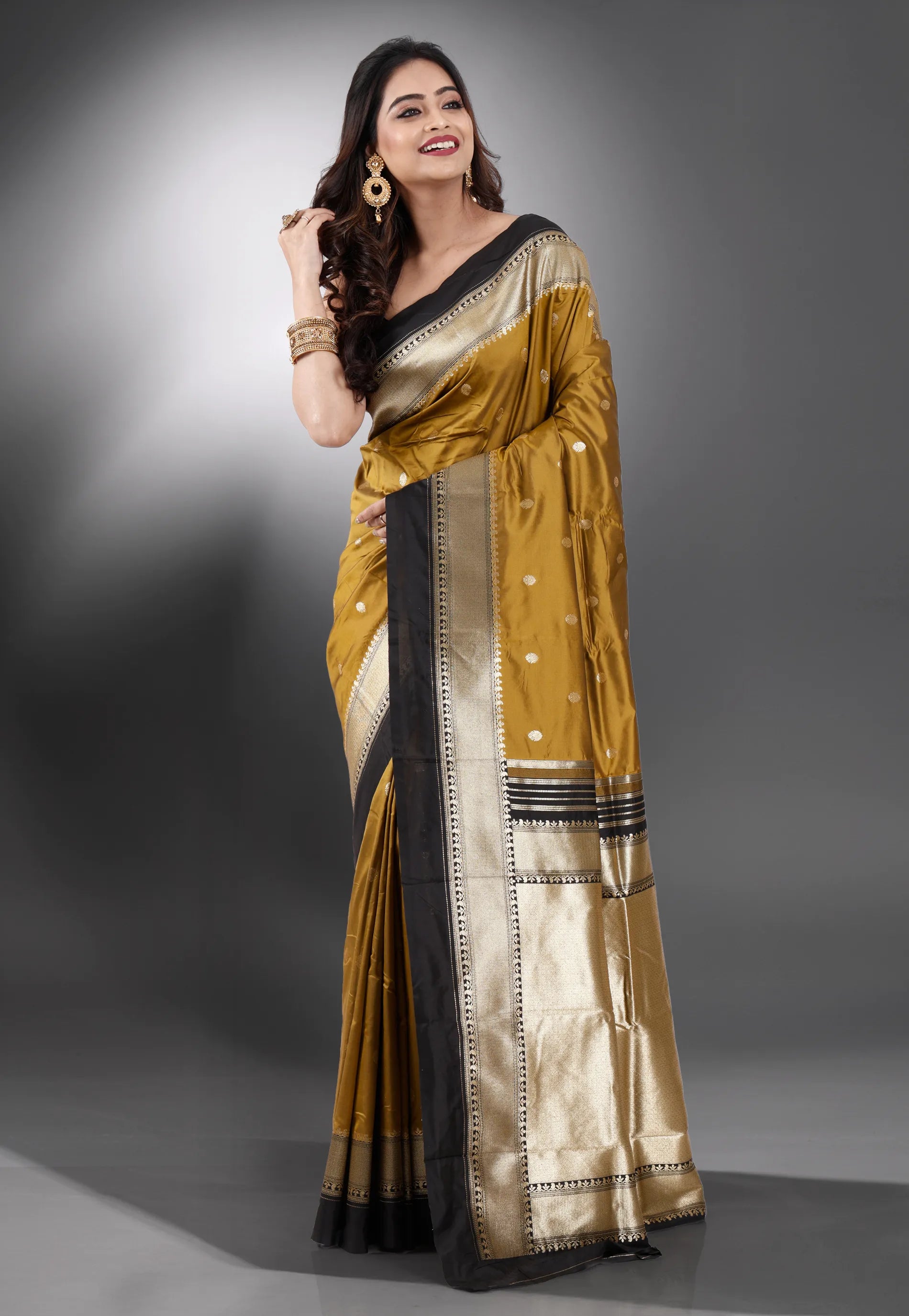 Mehendi Green with Black Border Kanjivaram Silk Saree With Blouse Piece