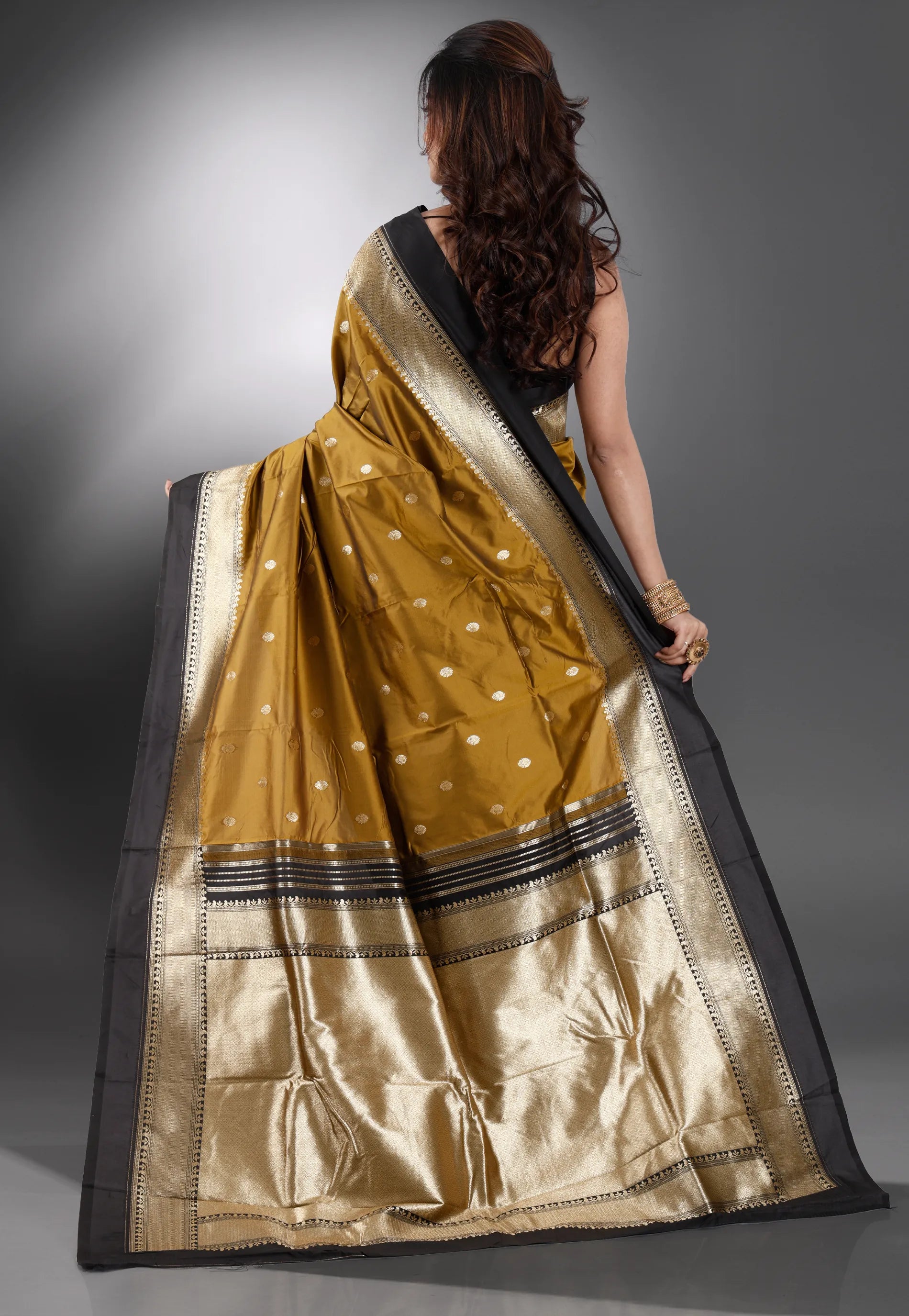 Mehendi Green with Black Border Kanjivaram Silk Saree With Blouse Piece