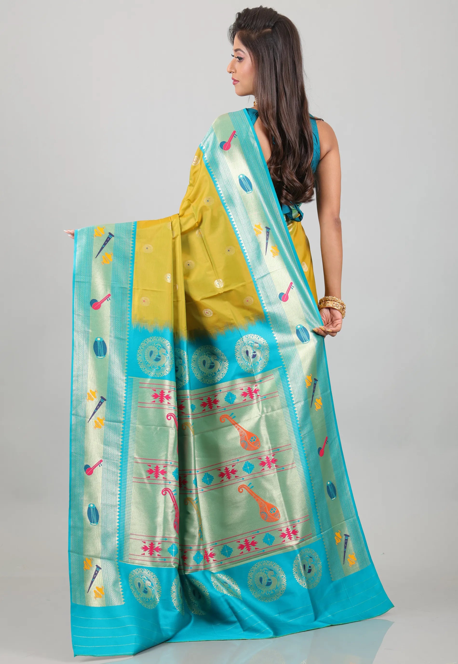 Olive Green Katan Silk Saree With Blouse Piece - Adi Akshoy & Co.