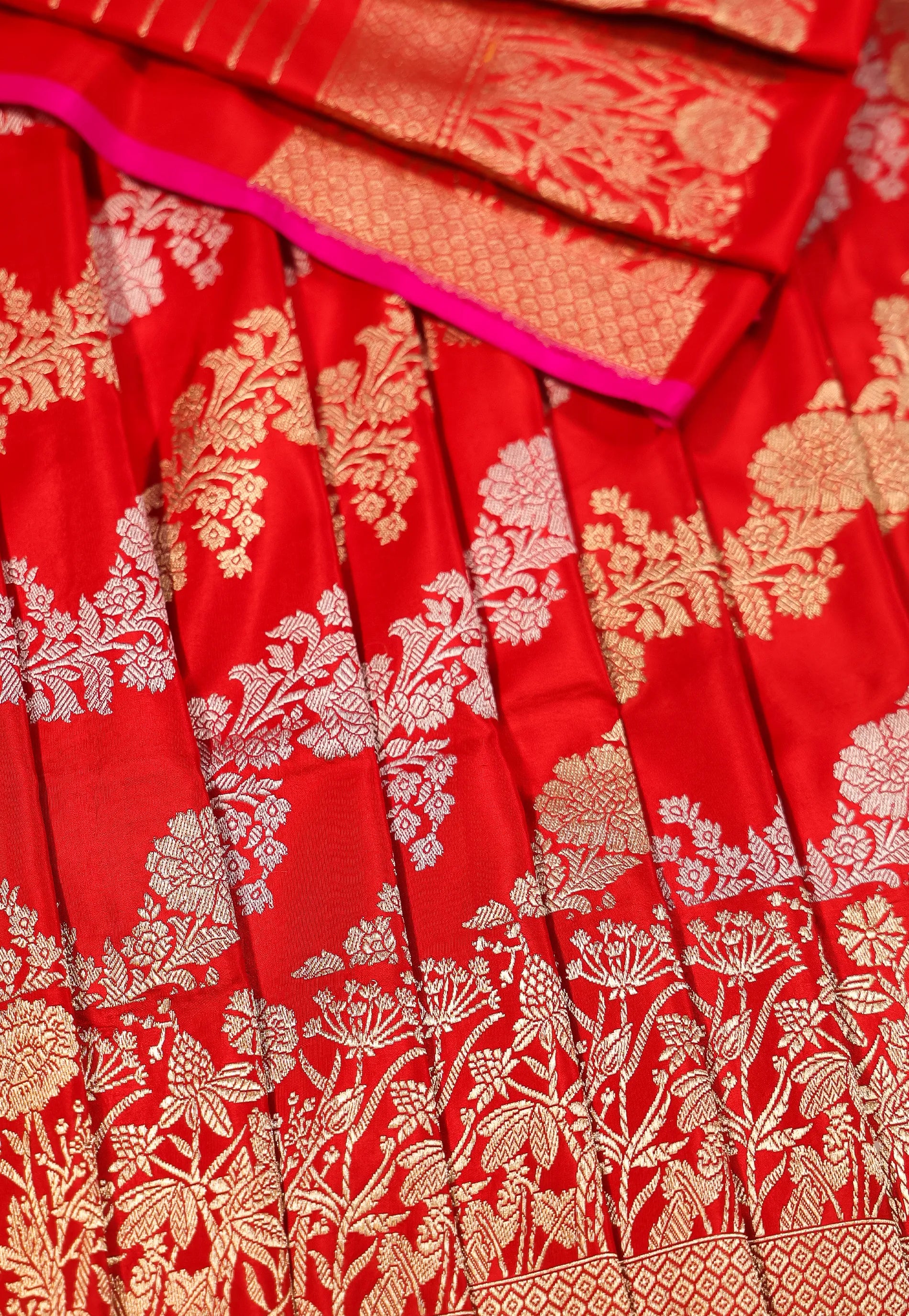 Red Pure Exclusive Kadwa Katan Banarasi Saree with Blouse Piece - Adi Akshoy & Co.
